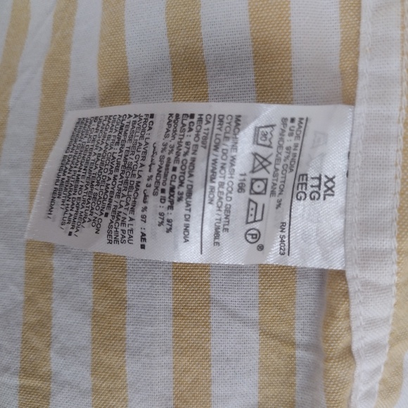 Old Navy Short Sleeve Button Down Shirt - Picture 4 of 4